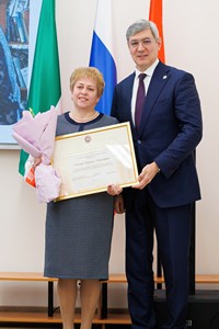 «За верность библиотечному делу: Татьяна Плохова получила благодарность Кабмина РТ»